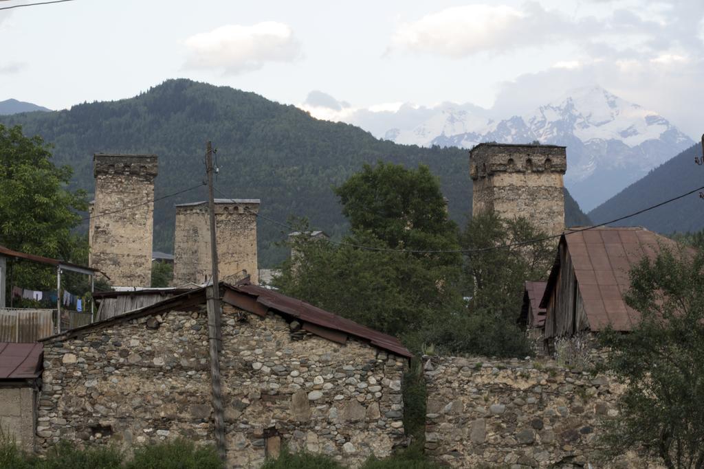 Guesthouse Ori Beli In Mestia Exteriér fotografie